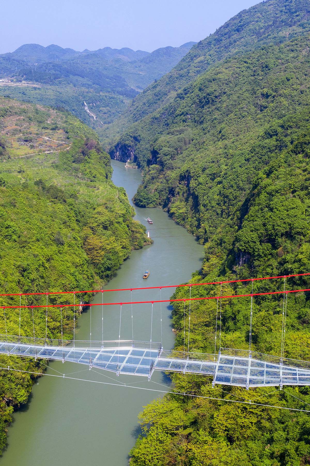 UAD completes world's longest suspension glass bridge in China