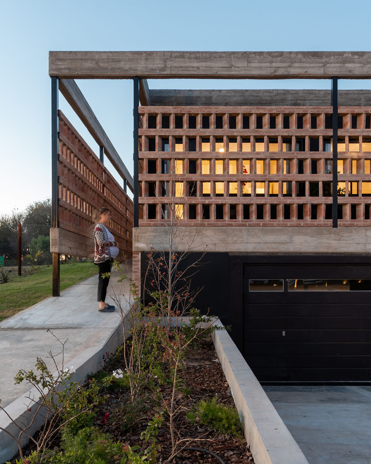 FLV Arquitectura completes private residence with brick shell in Cordoba