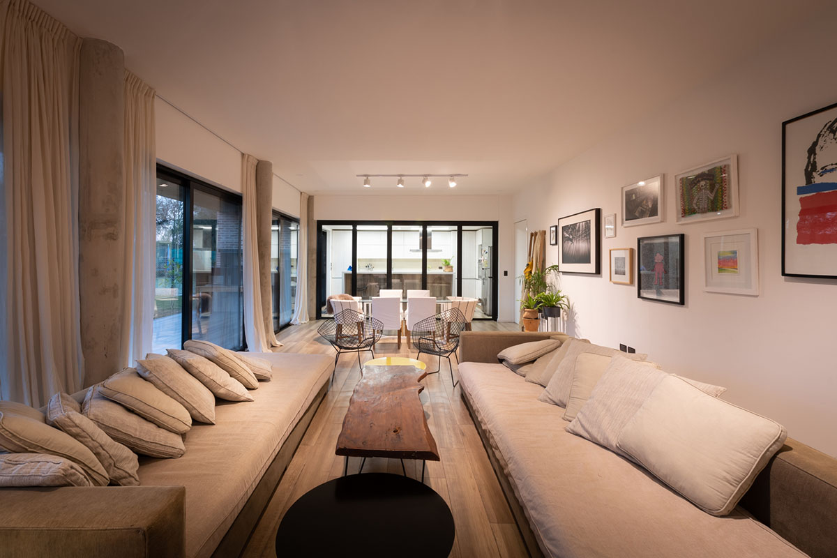 FLV Arquitectura completes private residence with brick shell in Cordoba