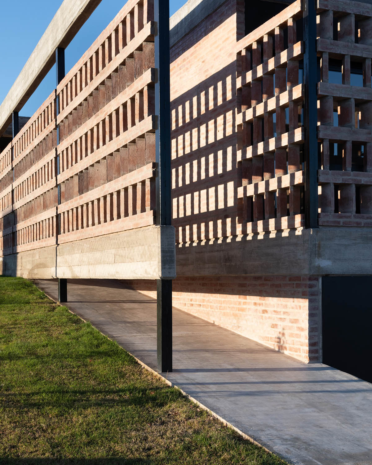 FLV Arquitectura completes private residence with brick shell in Cordoba