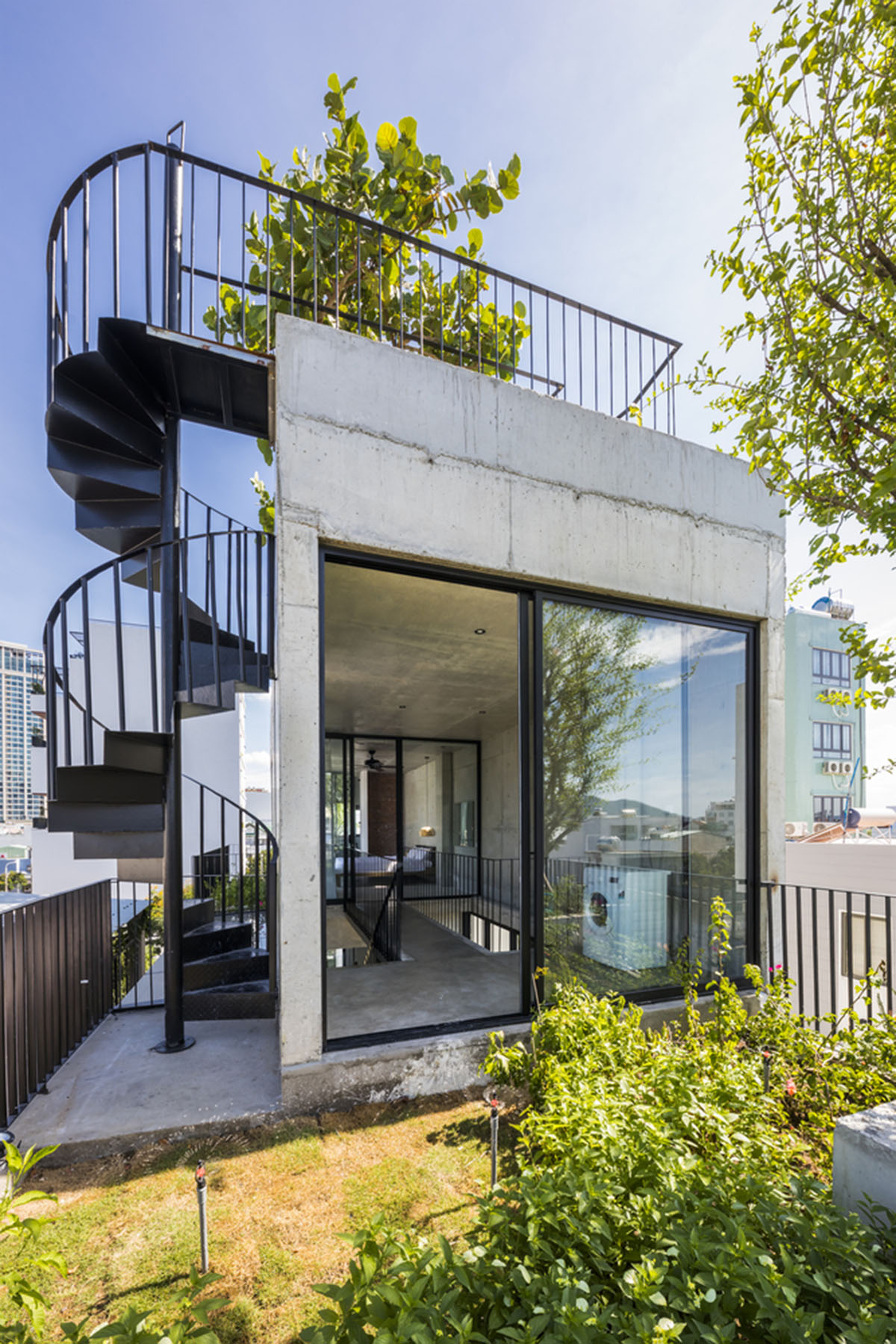 Ho Khue Architects' concrete house is inspired by imaginations of children’s LEGO game in Vietnam