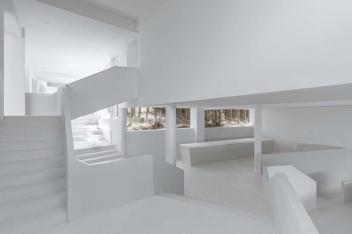 STUDIO QI reinterprets sequence of living conditions with tilted hotel on a hilly plot in China