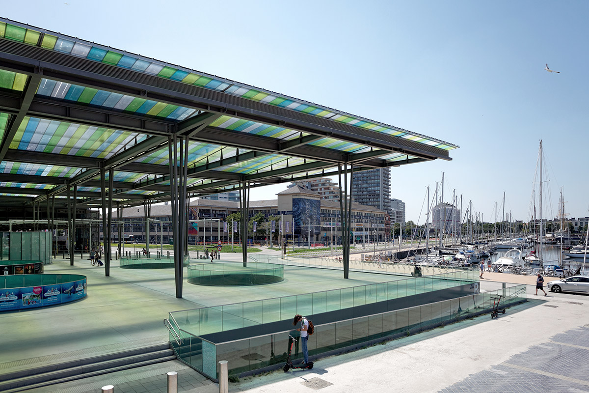 Dietmar Feichtinger Architectes creates large green canopy for Oostende station in Belgium