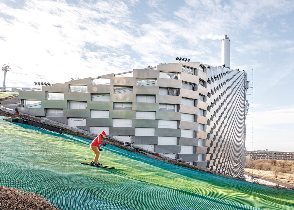 BIG-designed Copenhill / Amager Bakke wins World Building Of The Year Award for 2021