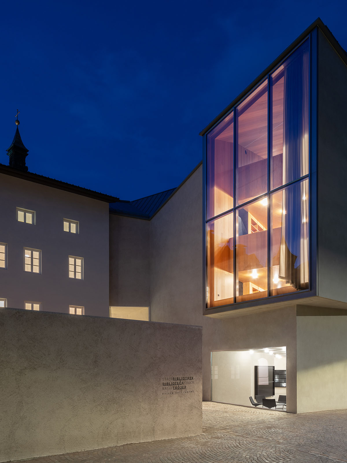 Brixen Public Library by Carlana Mezzalira Pentimalli acts like 