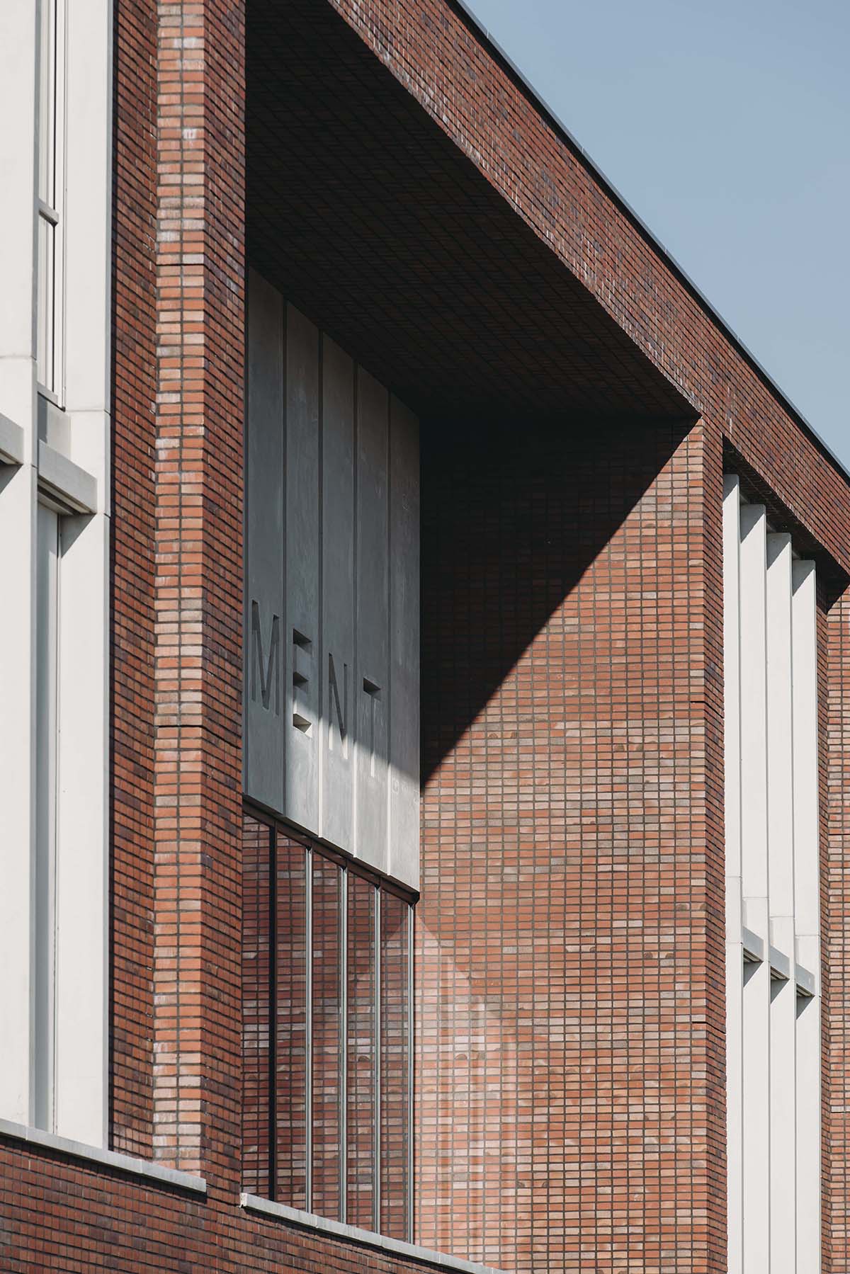 De Zwarte Hond completes a new, flexible and sustainable school building for Het Element