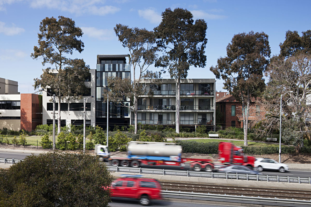 Protruding glass boxes form mixed-use housing in a narrow plot in Melbourne
