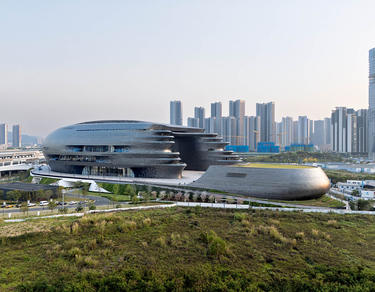 A spaceship-like science and technology museum by Zaha Hadid Architects opens in Shenzhen