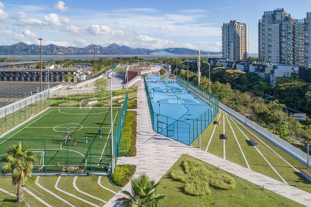 Crossboundaries converts old unused rooftop into a 1.2-km-long recreational urban strip in Shenzhen