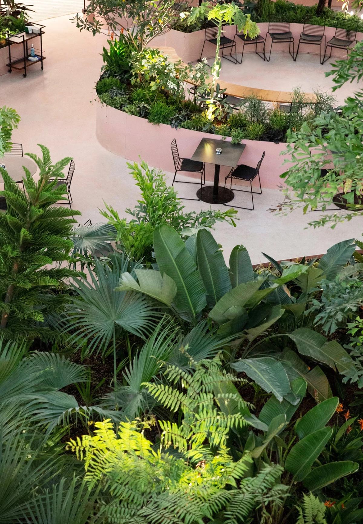 Nature Times Art Design completes farm to table restaurant with saturated color palette in Shenzhen