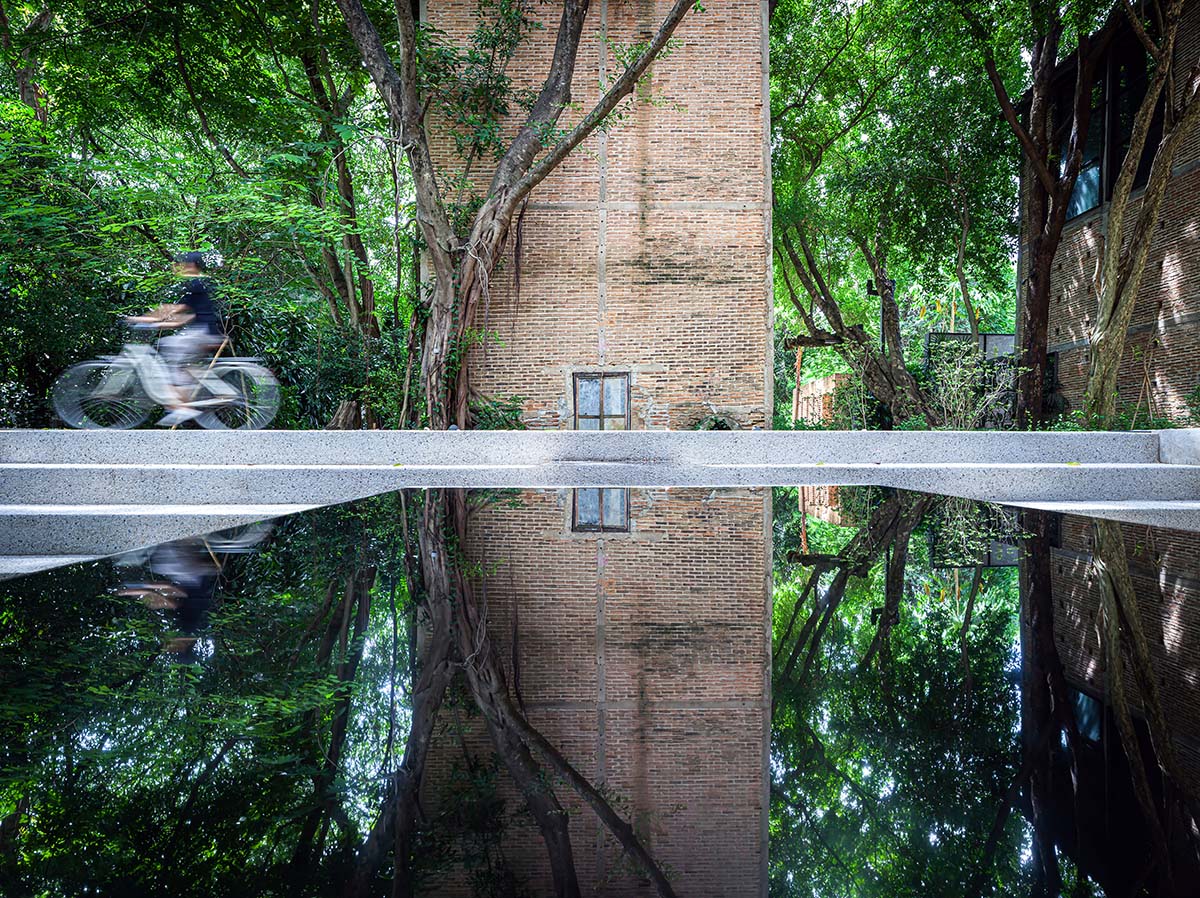 Sunken tea house by PAVA architects restores its historical elements in a former plant estate