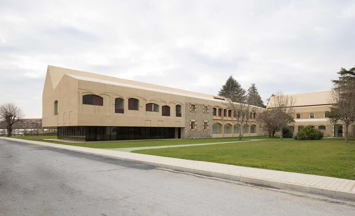 Vaillo+Irigaray Architects' pavilion-like Psychiatric Center is dissolved within historic buildings