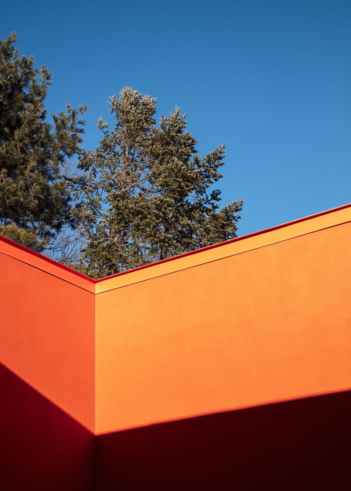 Large orange slit makes Doldam House shine in the natural setting in South Korea 
