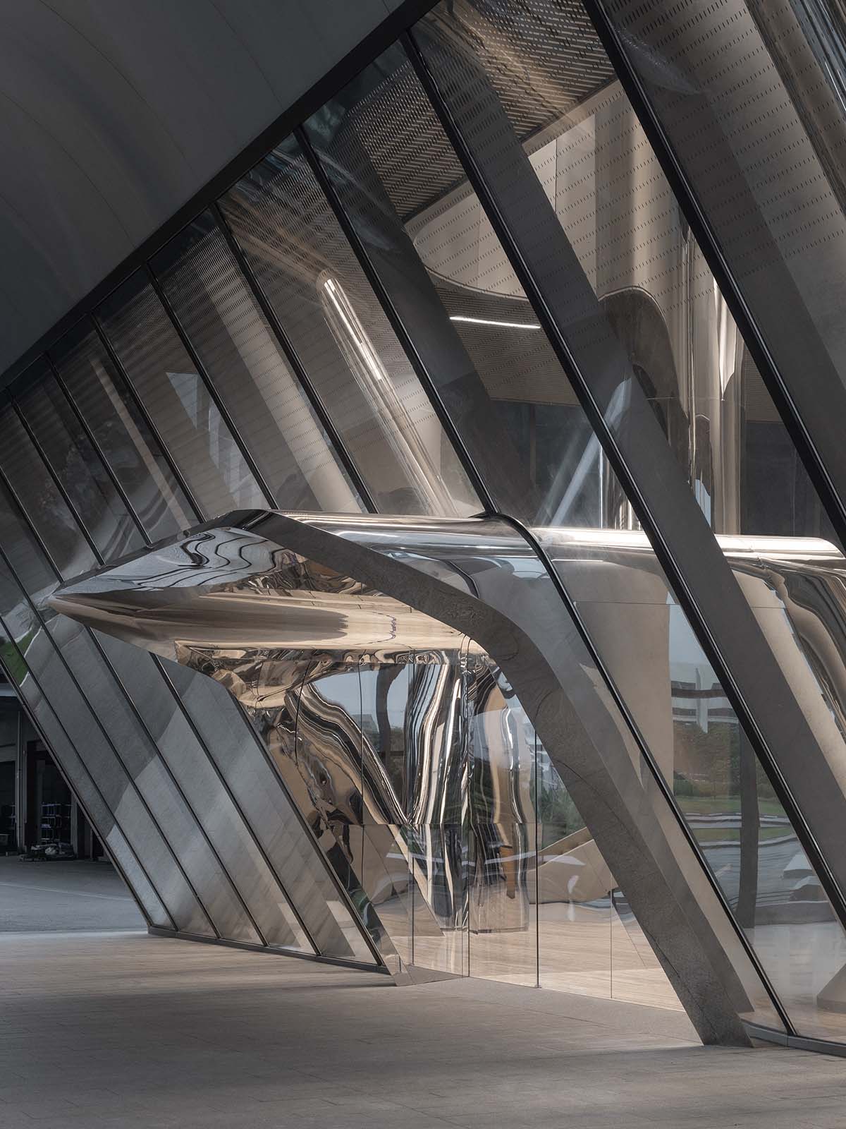 E Studio takes visitors into space travel with a flow of sculpted stainless steel for a showroom