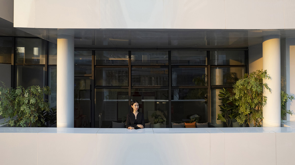 Wutopia Lab completes a Living Theatre Mount with white stacked volumes in China