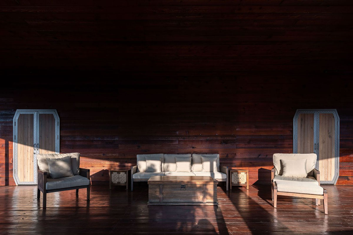 Atelier Design Continuum's ufo-themed holiday villa landed on the lush forest in Huangshan City