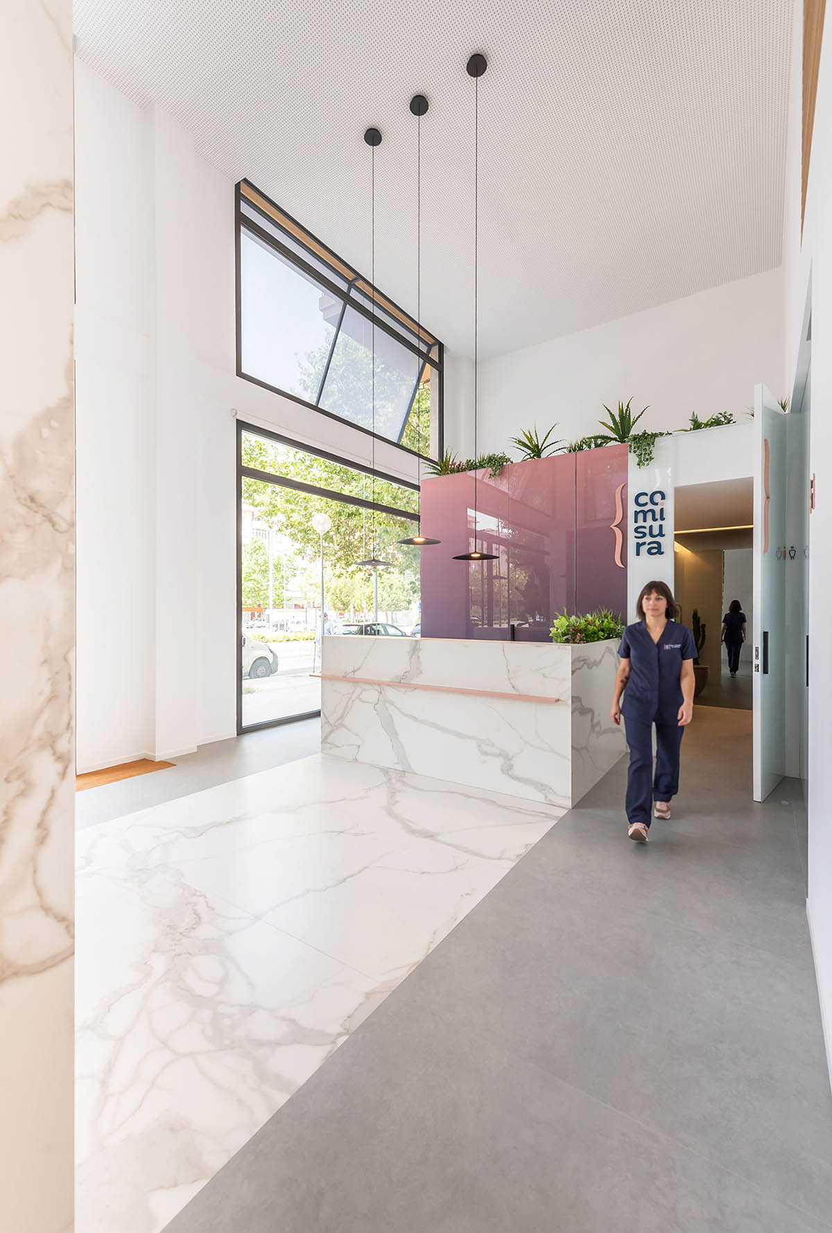 Pablo Muñoz Payá Arquitectos completes Comisura Dental Surgery with bright and colorful interiors