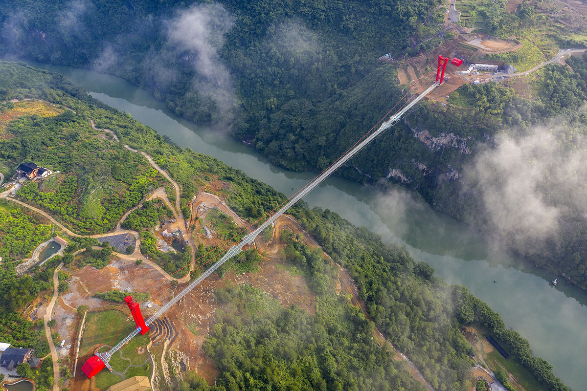UAD completes world's longest suspension glass bridge in China