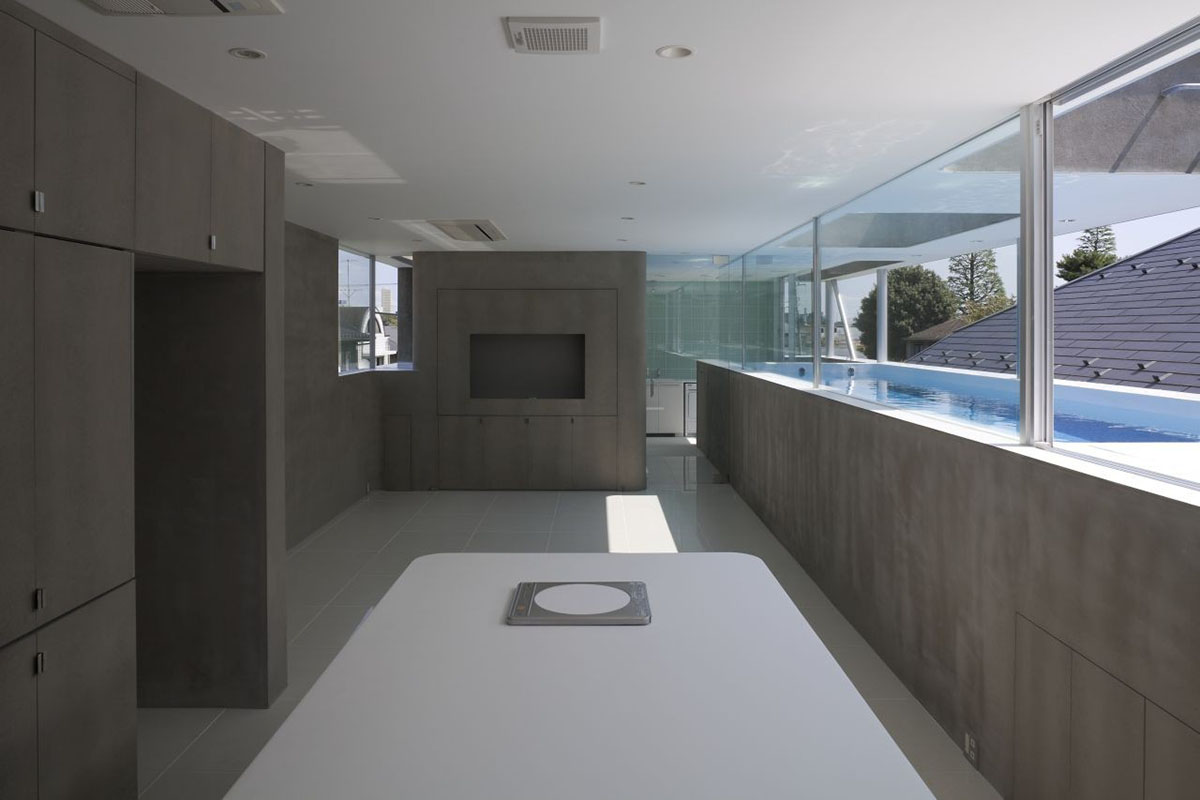 Casting moulds form this fluid private residence and dental clinic designed by N MAEDA ATELIER