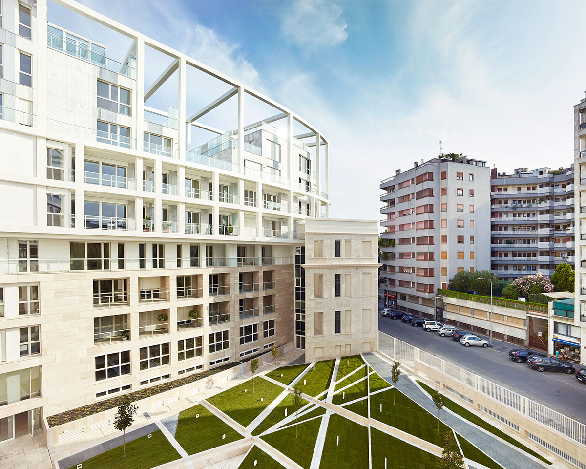 Eisenman Architects, Degli Esposti Architetti & AZstudio complete curved Residenze Carlo Erba