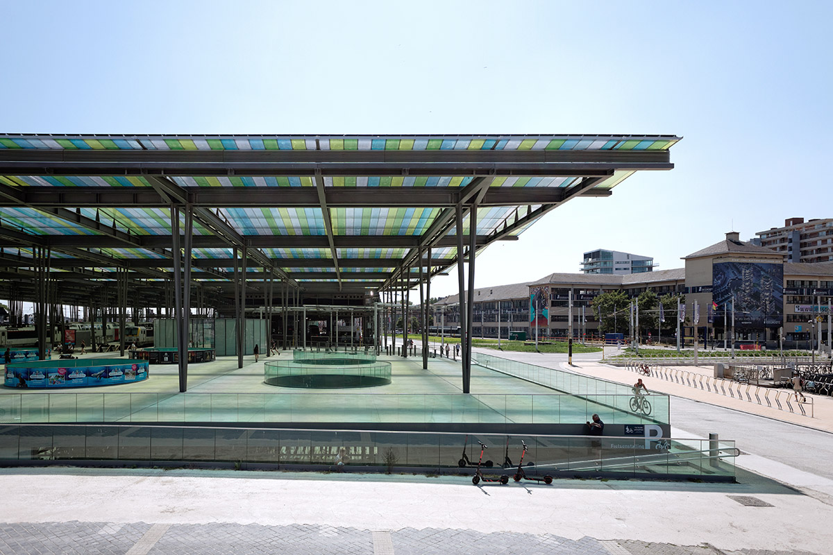 Dietmar Feichtinger Architectes creates large green canopy for Oostende station in Belgium