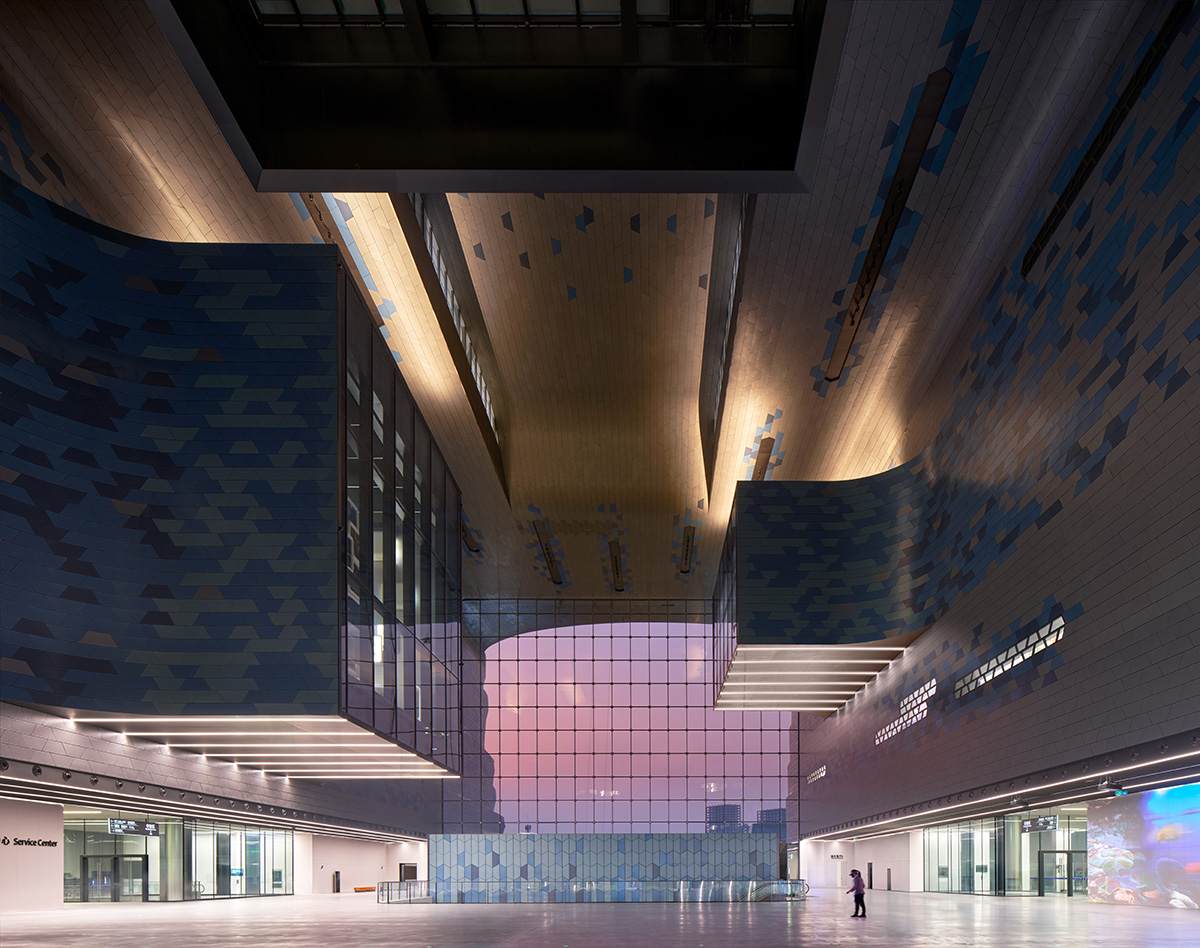 A spaceship-like science and technology museum by Zaha Hadid Architects opens in Shenzhen