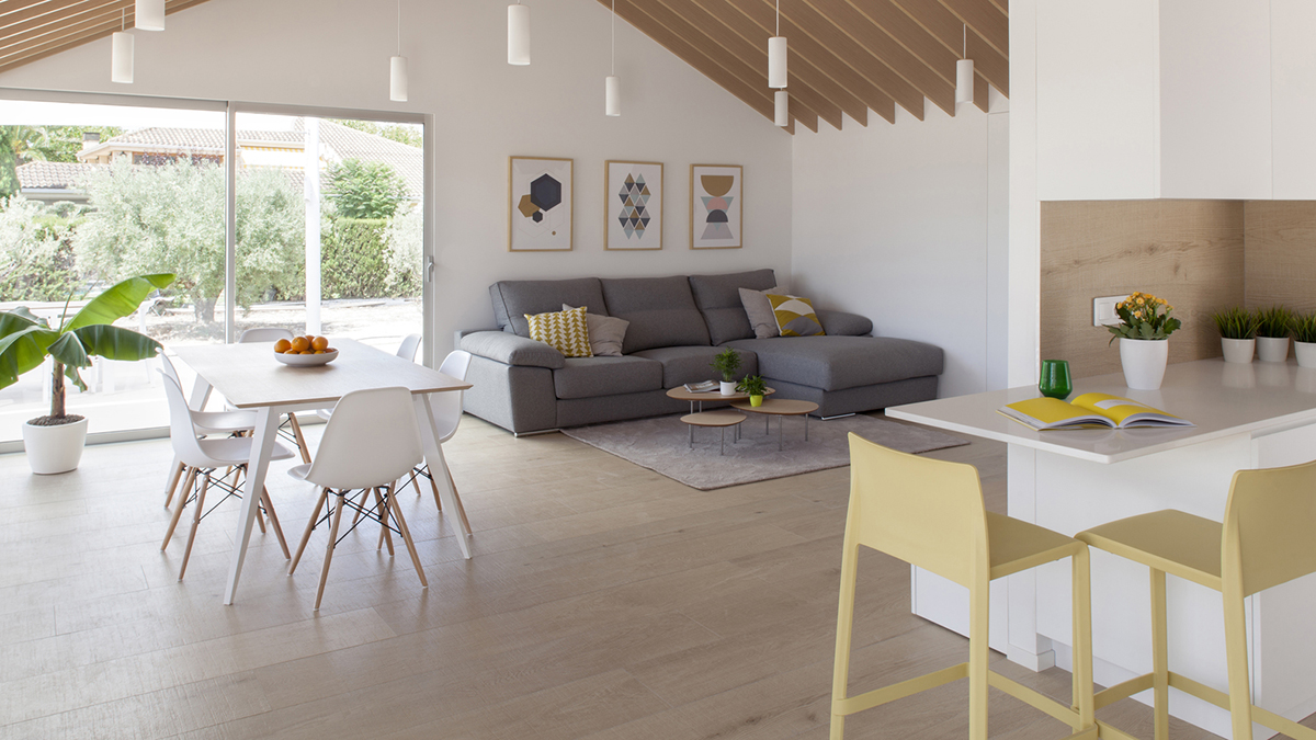 Pablo Muñoz Payá Arquitectos renovates former house with wooden shutters in Spain