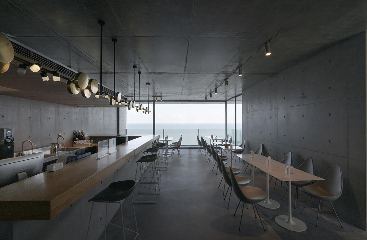 TAO built concrete cafe on a cliff as an extension of the land in China