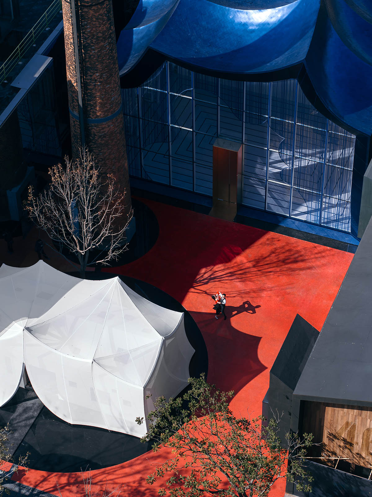 Wutopia Lab converts old roof-covered stockyard and duty room into wave-shaped community hub