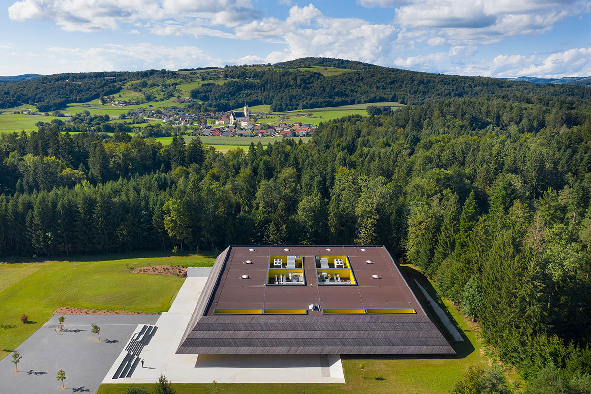Enota completes swimming pool with low floating roof in Slovenia