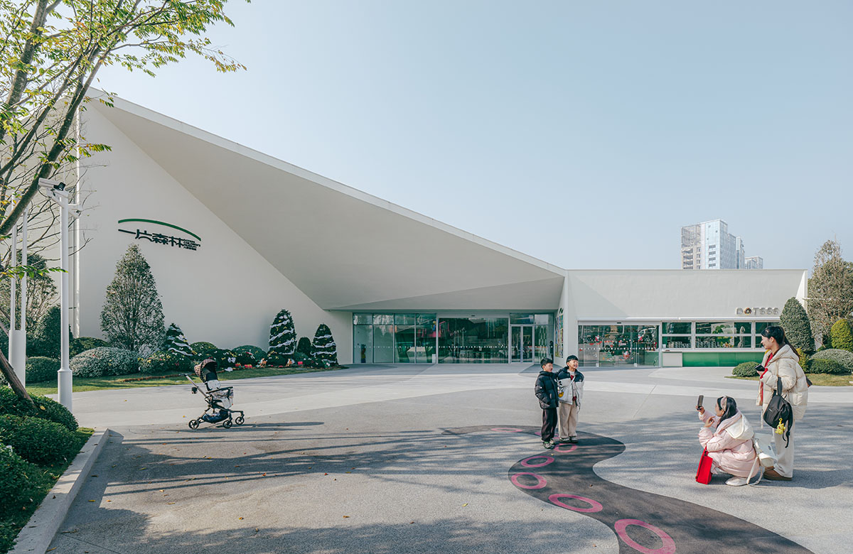 DL atelier designs an iceberg-like children's museum in China 