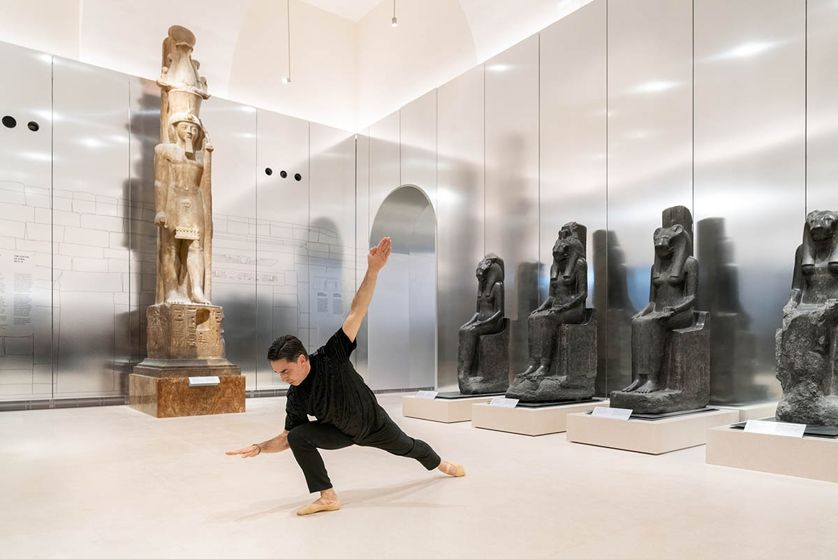 OMA habille la Galerie des Rois du Musée Egizio de Turin de murs en aluminium réfléchissants 