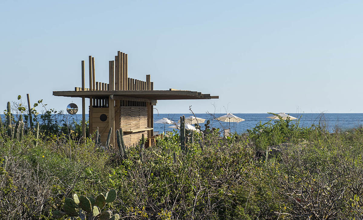 Taller de Arquitectura X / Alberto Kalach built sand-colored brick hotel within Mexican landscape