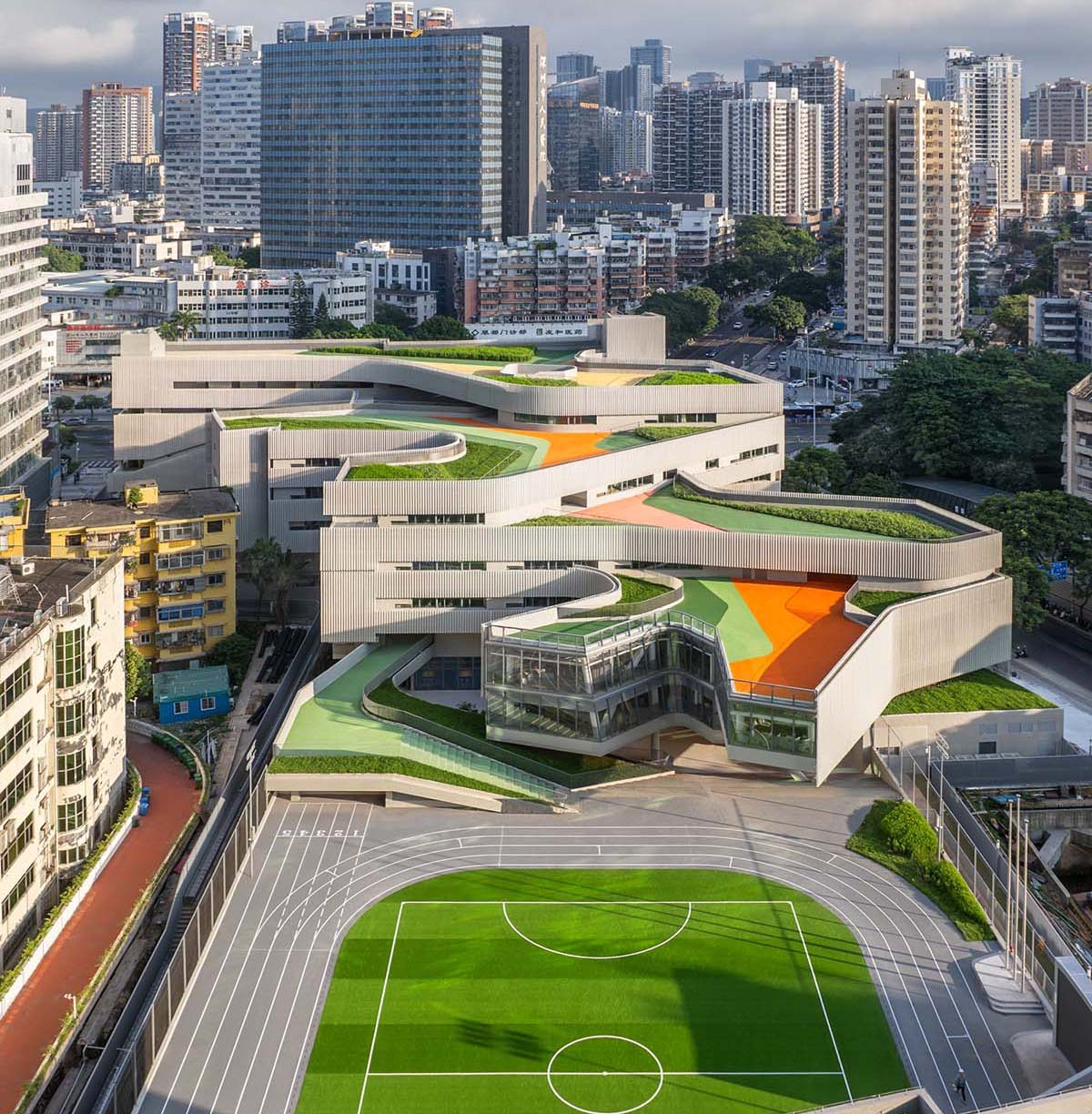 The school features large cracked slabs that serve as walls in the center of Shenzhen city