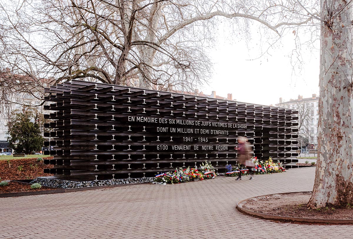 Blaising Borchardt Studio creates a monument for Holocaust remembrance, using interwoven steels