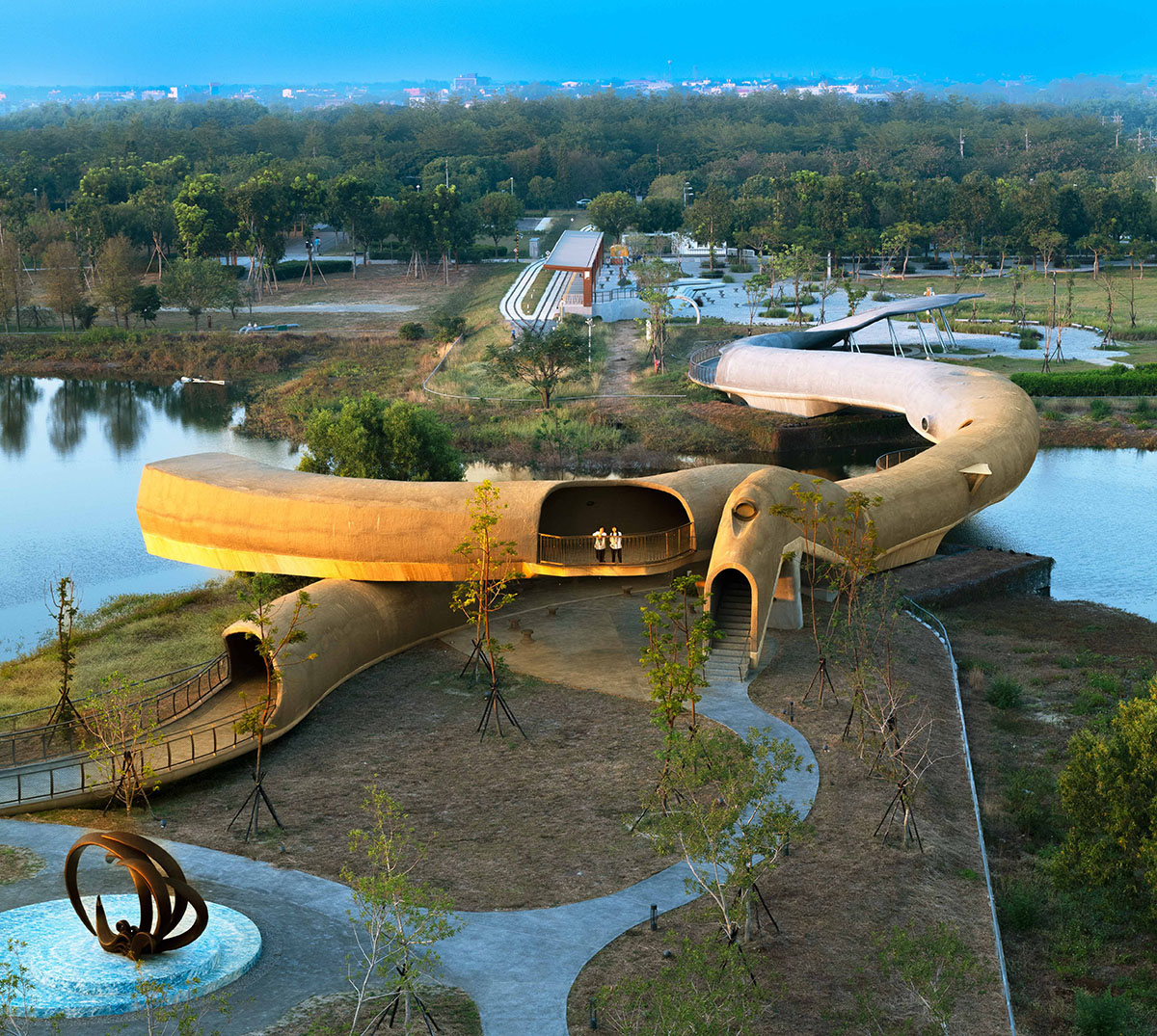 Liao Weili completes a bridge that doesn’t look like a bridge