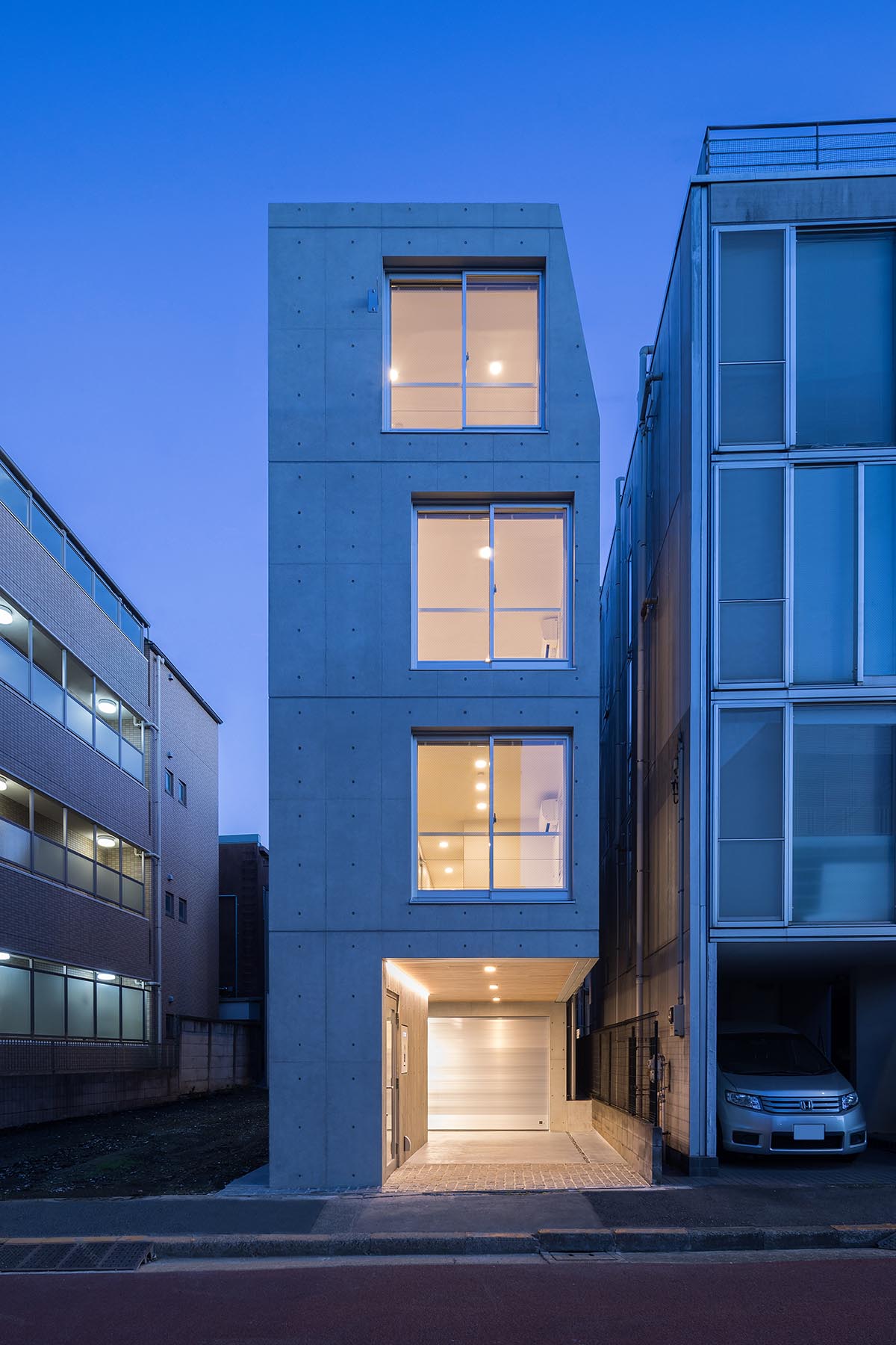 Ryuichi Sasaki Architecture built staircase-linked layered housing in Tokyo 