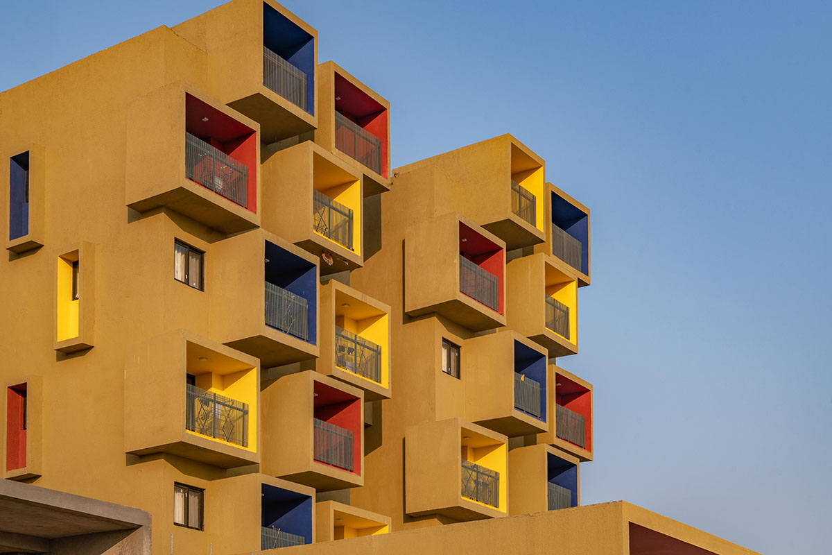 Sanjay Puri Architects designs residential building with colorful cuboid terraces in India