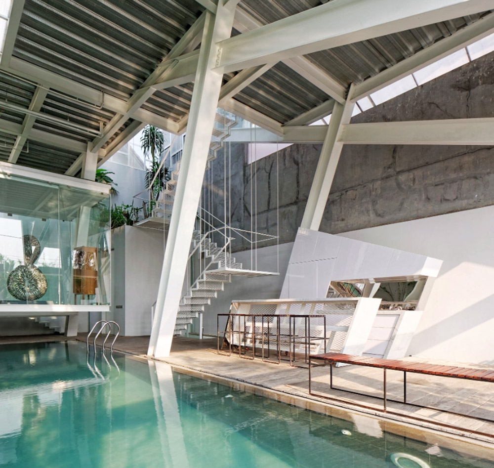 CG Loft House pretending seemingly to fall down acts as antithesis of classic Jakarta houses