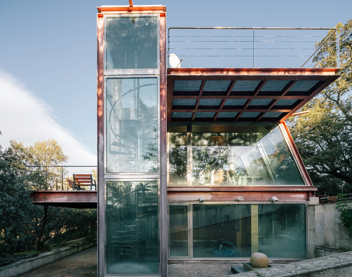 Penelas Architects completes fully-glassed facade pavilion in Spanish forest