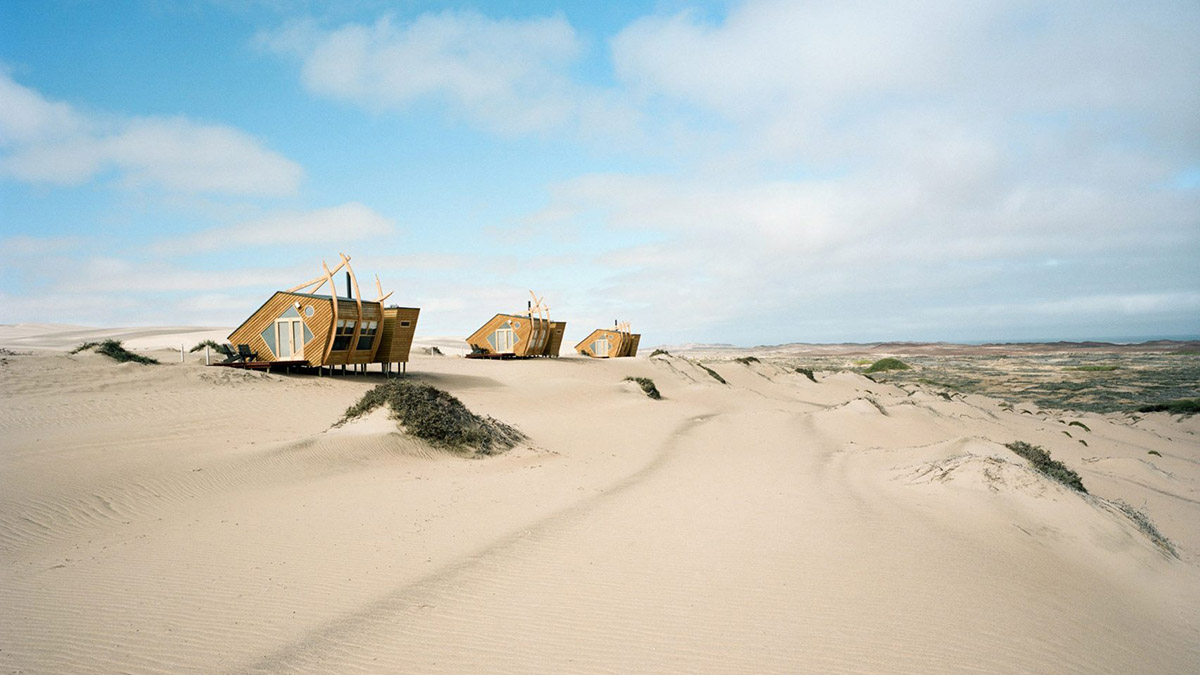 Nina Maritz Architects completes shipwreck-themed timber cabins for travelers in Namibia