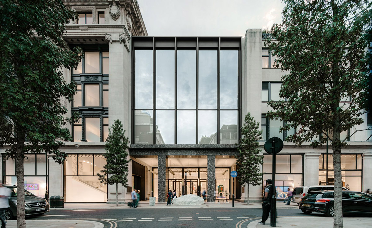 David Chipperfield Architects completes Selfridges store with grand entrance and dark palette