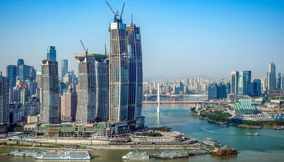 Safdie Architects' main structure of a giant sky bridge linking Raffles ...