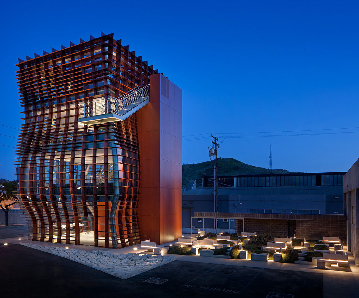 Eric Owen Moss completes Vespertine Restaurant with soft geometry and red fins in Culver City