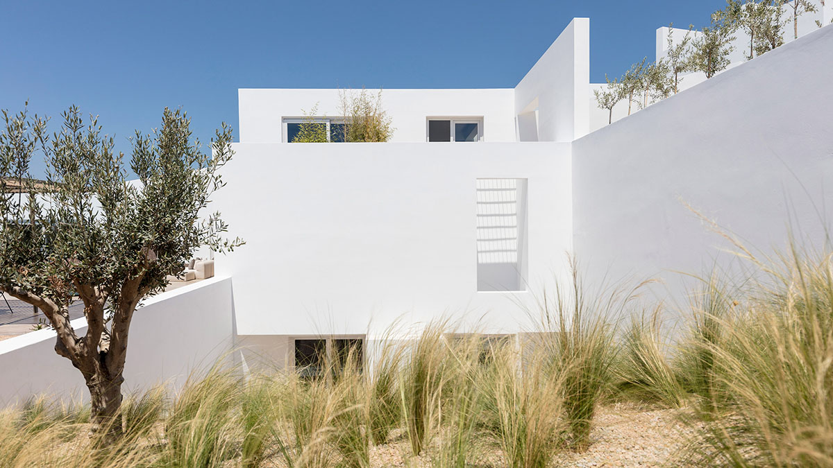 Kapsimalis Architects adds this summer villa featuring orthogonal lines to the Santorini Island