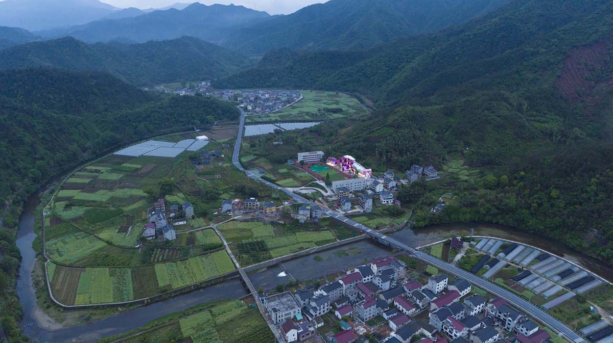 This colourful cottage-like primary school acts as a miniature mountain village in Hangzhou