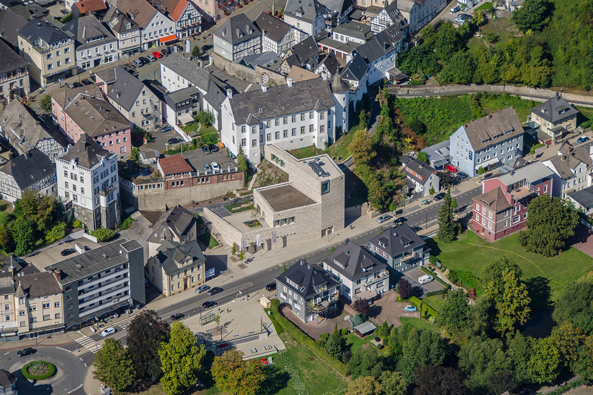 Bez+Kock Architekten uses bridge-like passageway to extend historic museum in Germany