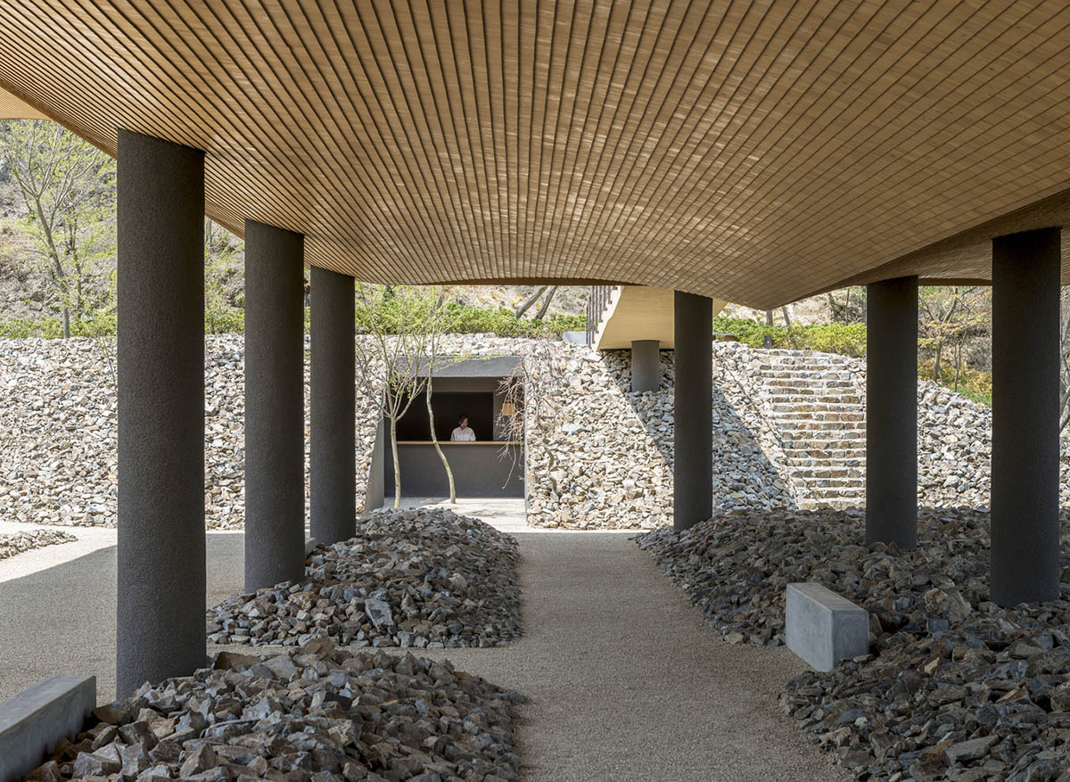 A well-contoured art pavilion is built to remind a historical tragedy in Hiroshima