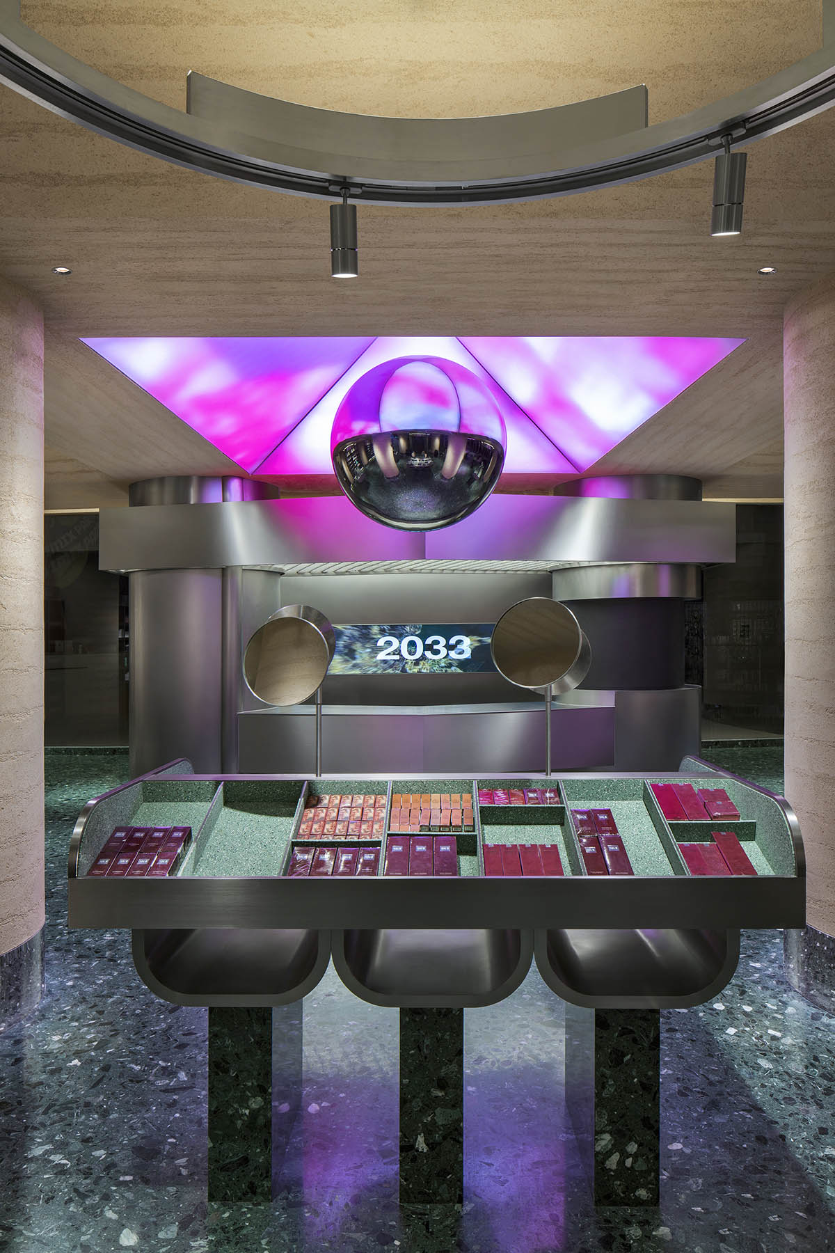 Silver gray tone and dark green retro elements form Haydon Zhengzhou by SALONE DEL SALON