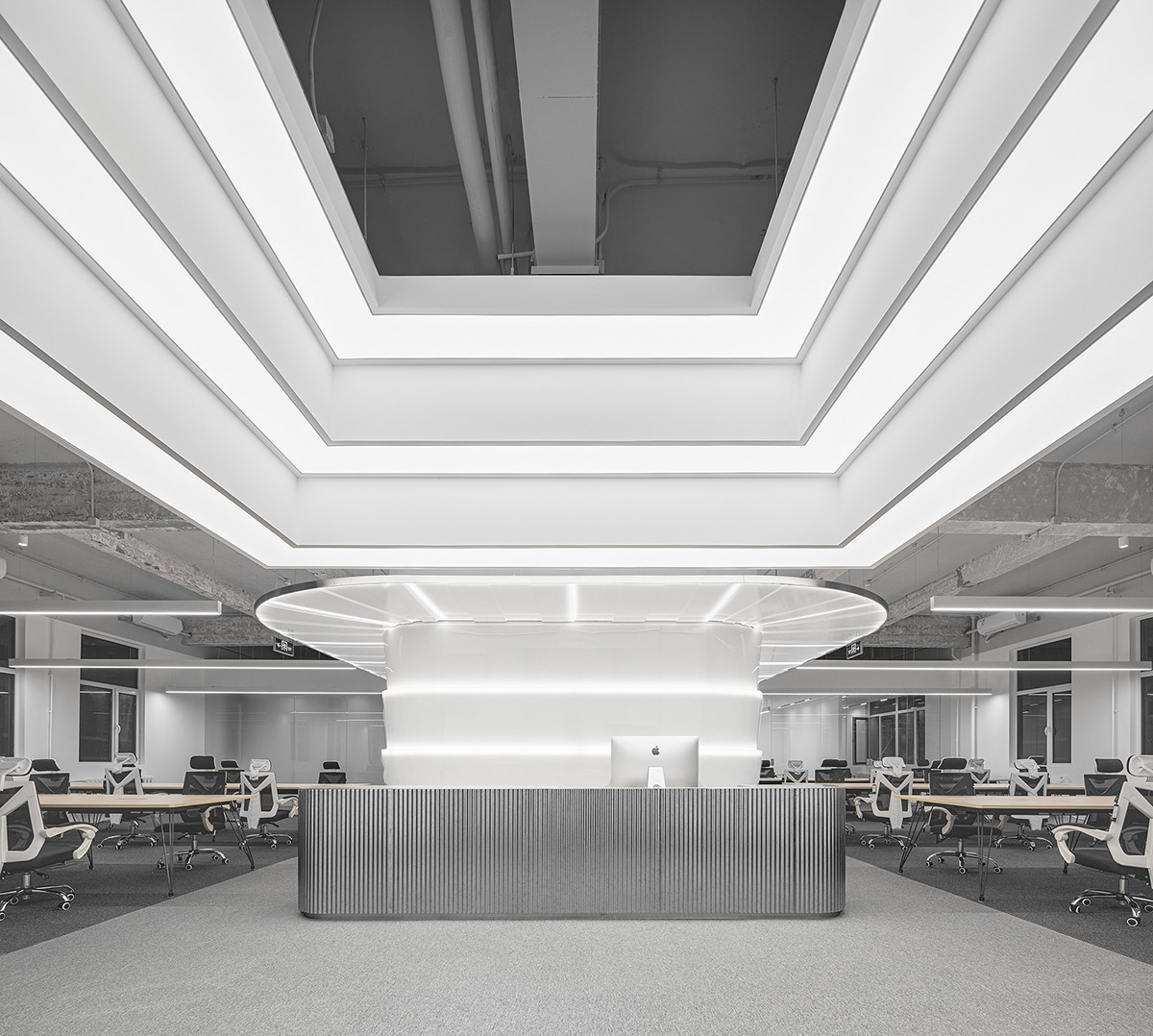 AtelierTree wraps Cyber White Garden Office with white-washed and sharp-cut elements in Beijing